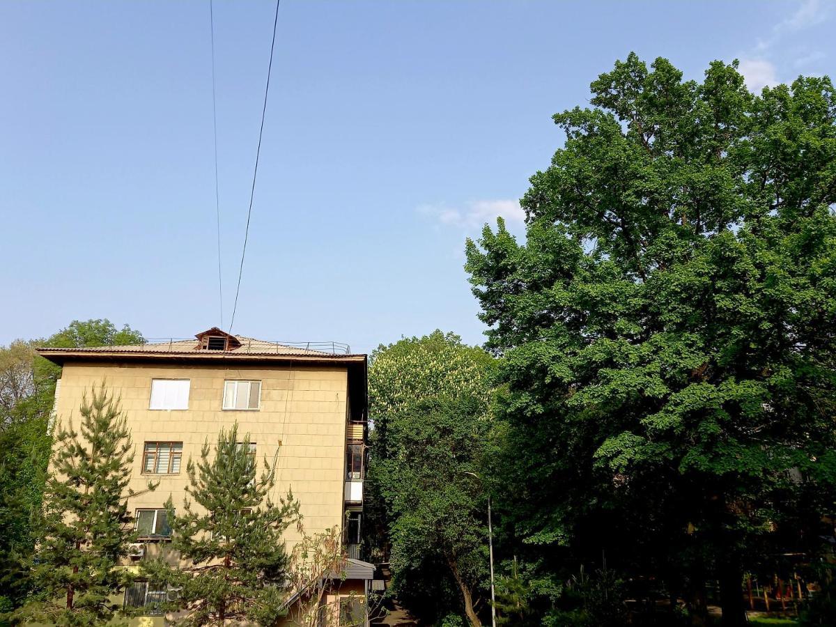 Квартира На Набережной Алма Ата Екстериор снимка