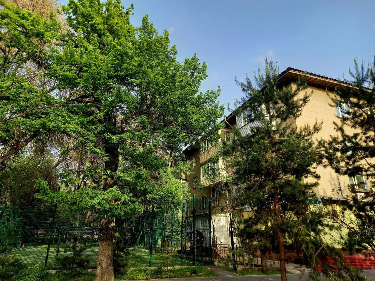 Квартира На Набережной Алма Ата Екстериор снимка